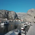 Zizi أوميس