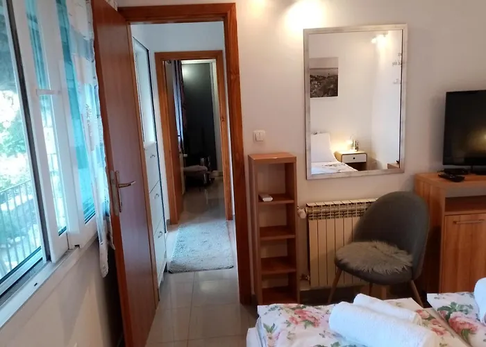 Zizi Apartment *